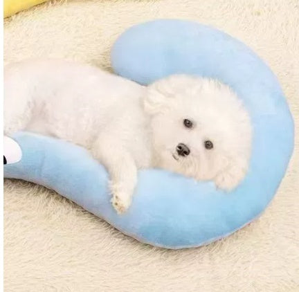 Medium dog and cat U-shaped sleeping mat with neck support pillow